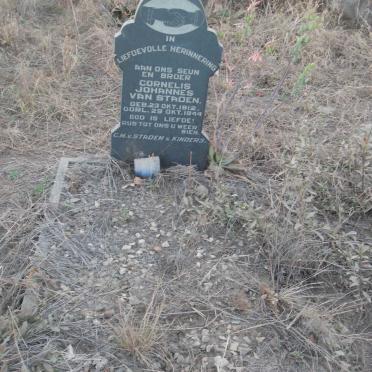 North West, RUSTENBURG district, Marikana, Middelkraal 466 JQ, farm cemetery_3