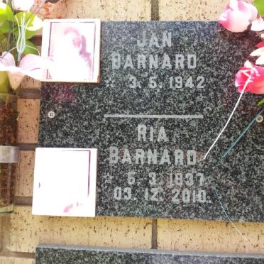 BARNARD Jan 1942- &amp; Ria 1937-2010