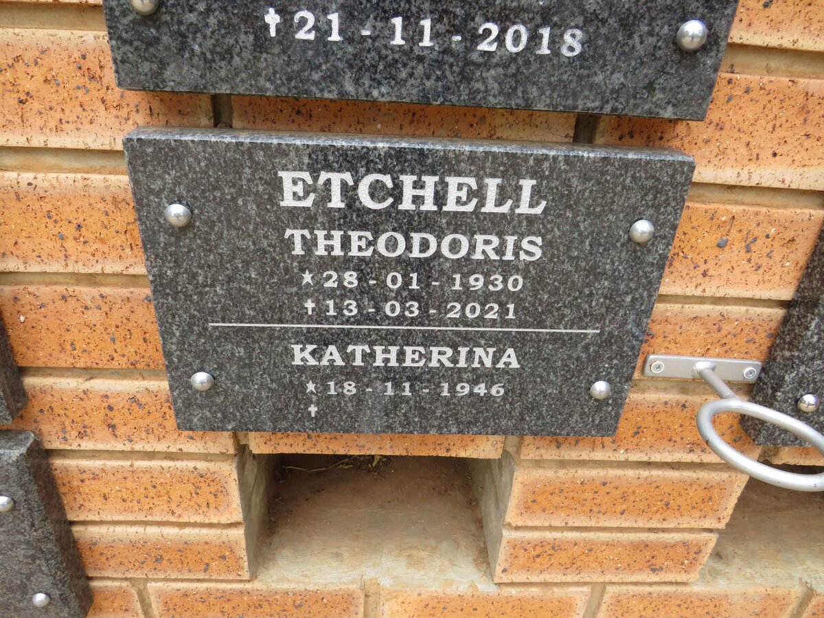 ETCHELL Theodoris 1930-2021 & Katherina 1946- 