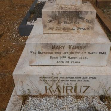 KAIRUZ :: VAN DEN BERG