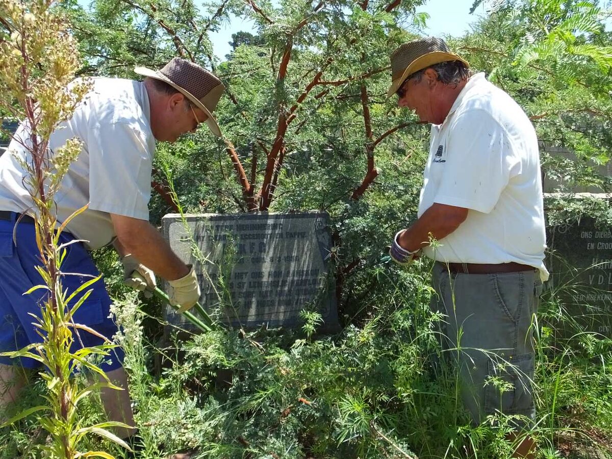 2. Fotograwe van die GGSA Noordwes-tak hard aan die werk