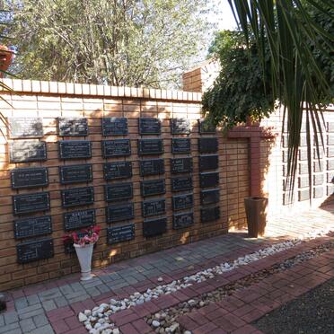 4. Memorial wall/Gedenkmuur