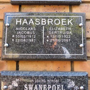 HAASBROEK Nicolaas Jacobus 1912-1981 & Elizabeth Gertruida 1922-2007