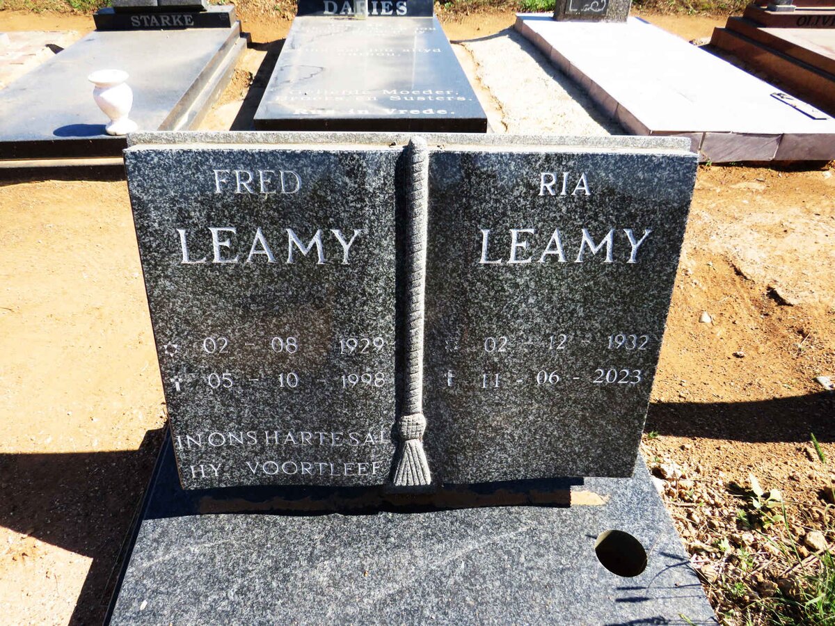 LEAMY Fred 1929-1998 & Ria 1932-2023