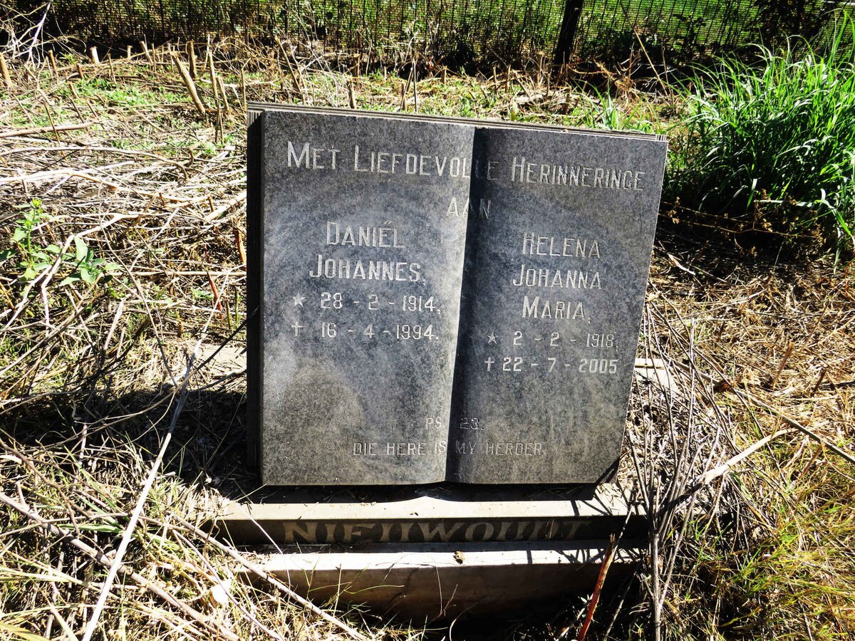 NIEUWOUDT Daniel Johannes 1914-1994 & Helena Johanna Maria 1918-2005