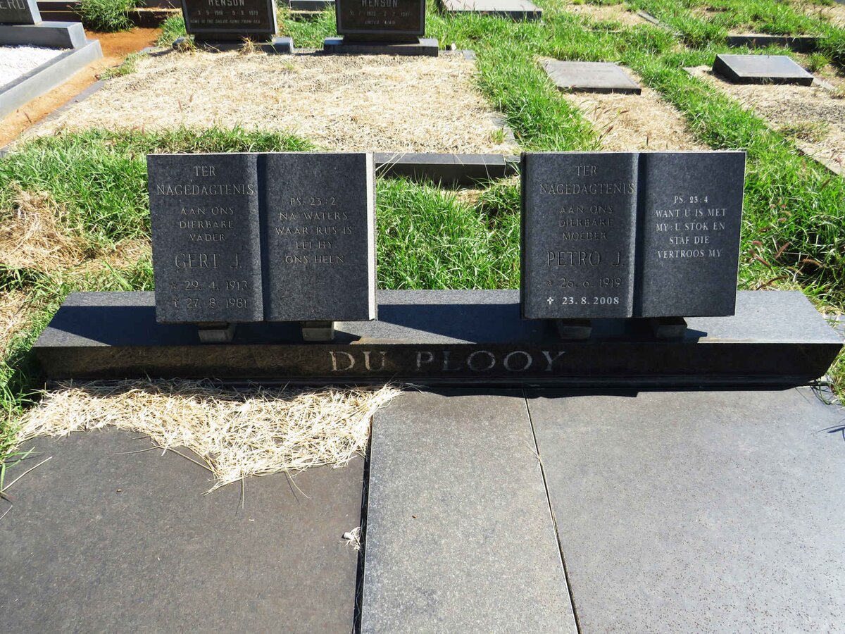 PLOOY Gert J., du 1913-1981 & Petro J. 1919-2008 _1