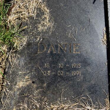 STRUWIG Danie 1915-1991 & Sara Elizabeth Jacomina FOURIE 1921-1994 _3