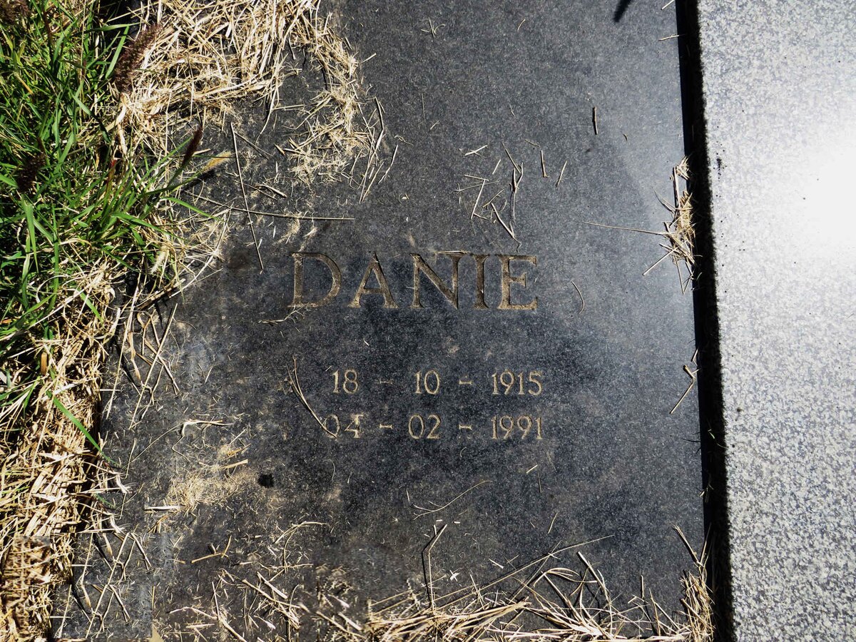 STRUWIG Danie 1915-1991 & Sara Elizabeth Jacomina FOURIE 1921-1994 _3