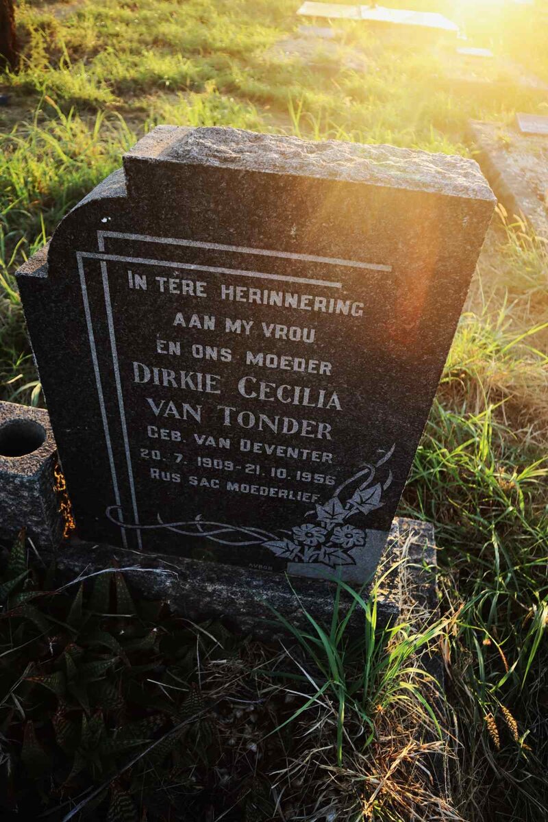 TONDER Dirkie Cecilia, van nee VAN DEVENTER 1909-1956