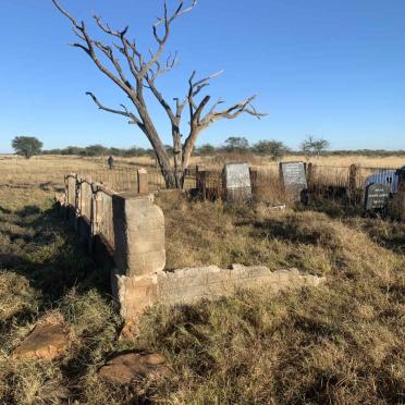 North West, VRYBURG district, Kameel, Vaalbosch Vlakte 554, Lisbon, farm cemetery
