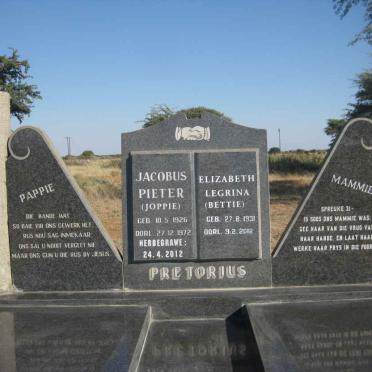 North West, VRYBURG district, Kameel, Doornbult 552, farm cemetery