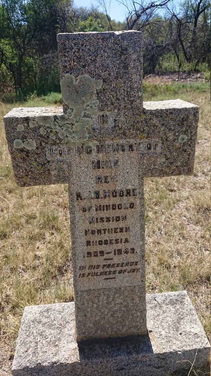 MOORE R.J.S. 1909-1943