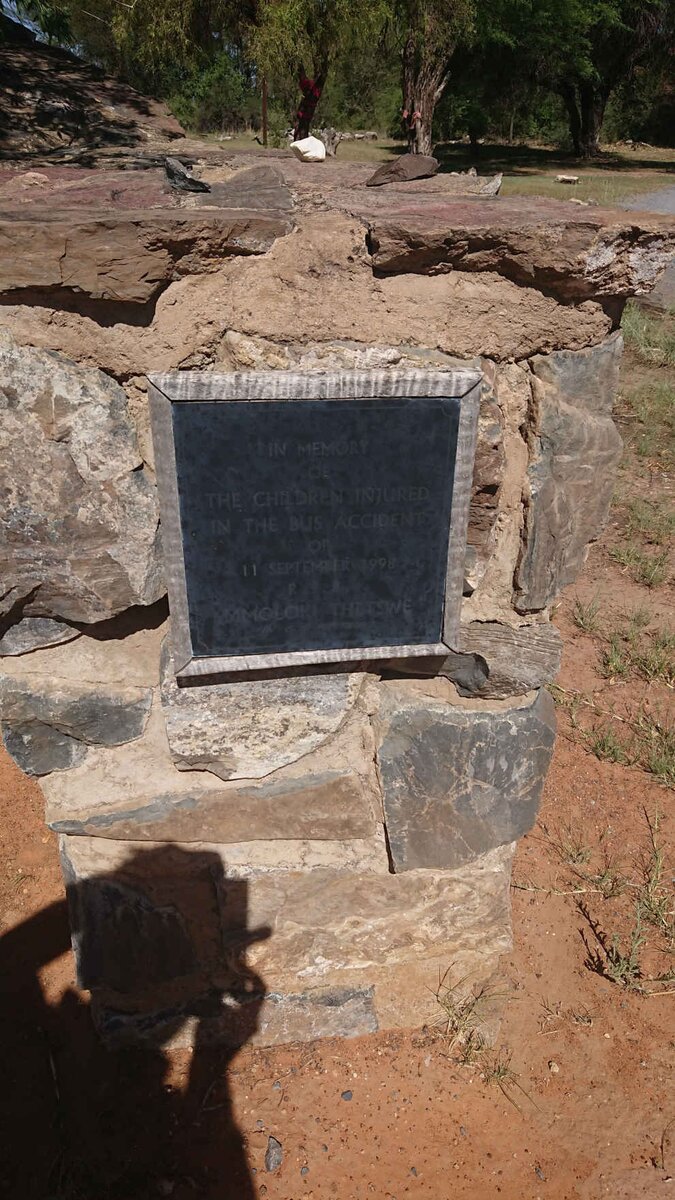 08. Memorial Plaque : School Bus Accident Victims 1998