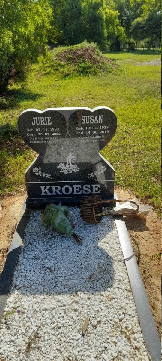 KROESE Jurie 1933-2022 &amp; Susan 1938-2019