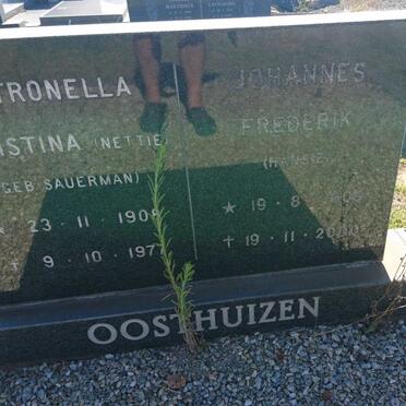 OOSTHUIZEN Johannes Frederik 190?-2000 &amp; Petronella Christina SAUERMAN 1908-1977