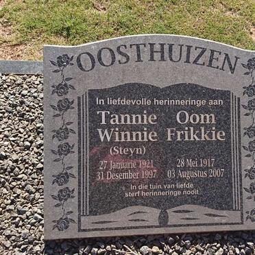 OOSTHUIZEN Frikkie 1917-2007 &amp; Winnie STEYN 1921-1997