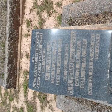 PIENAAR H.H. 1850-1912 &amp; M.M. VAN ZYL 1853-1940