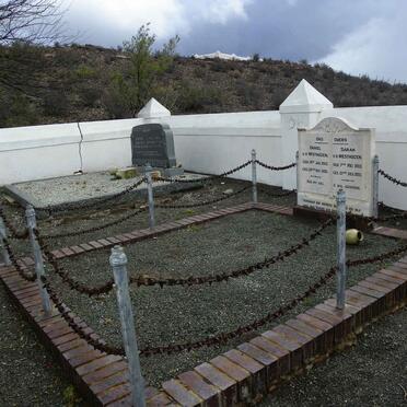 Western Cape, BEAUFORT-WEST district, Lombardskraal 330, Olive Grove Guest Farm, farm cemetery