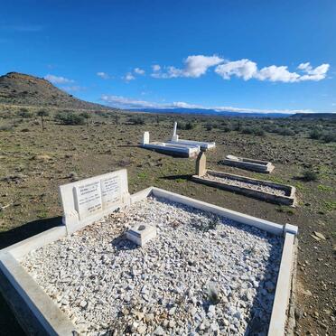 Western Cape, BEAUFORT-WEST district, Merweville, Plaatdoorns 262, Ackerman Familie Kerkhof, farm cemetery
