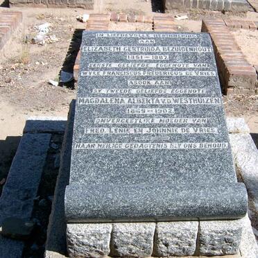 VRIES Elizabeth Gertruida, de nee BEZUIDENHOUT 1861-1887 :: VAN DER WESTHUIZEN Magdalena Alberta 1869-1902