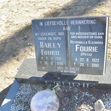 FOURIE Bailey 1918-1996 &amp; Petronella Eleondra 1922-2010