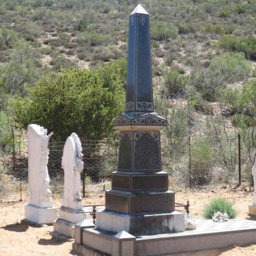 Western Cape, CALITZDORP district, Calitzdorp, Buffelskloof 22, farm cemetery_3