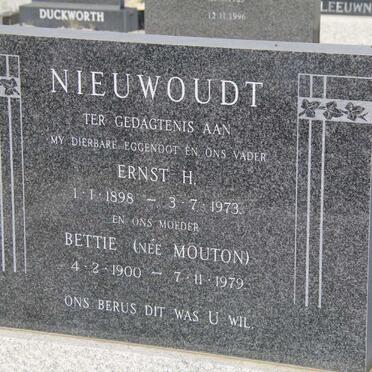 NIEUWOUDT Ernst H. 1898-1973 &amp; Bettie MOUTON 1900-1979