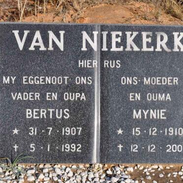 NIEKERK Bertus, van 1907-1992 &amp; Mynie 1910-2007