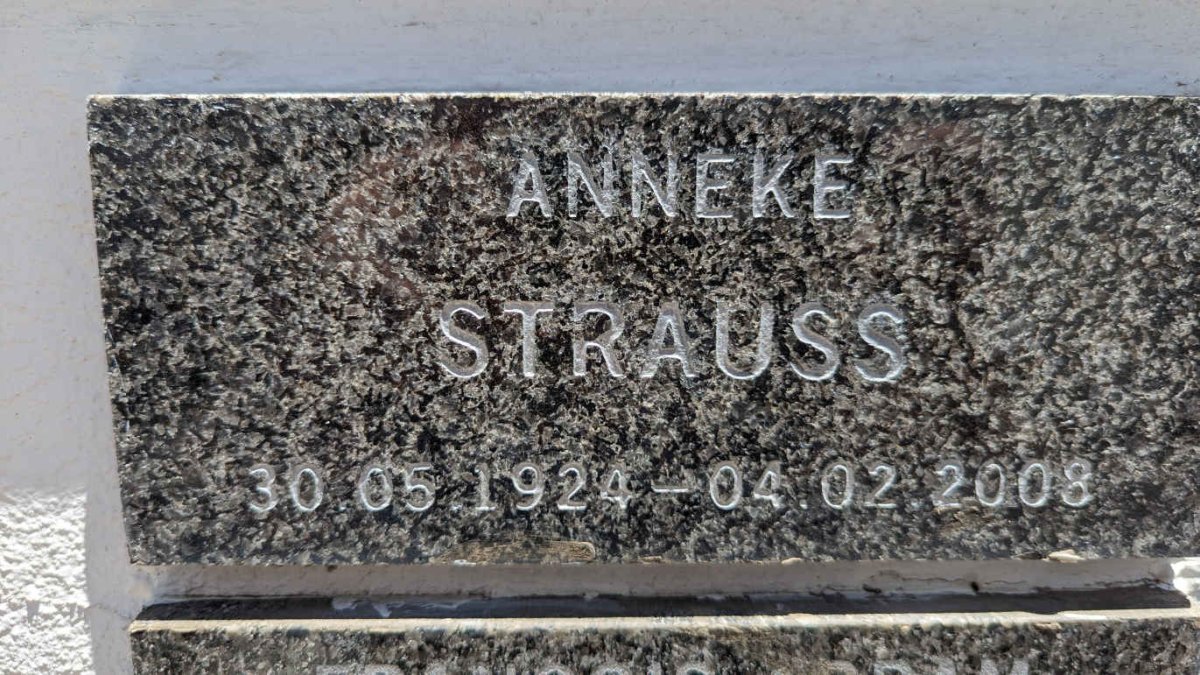 STRAUSS Anneke 1924-2008