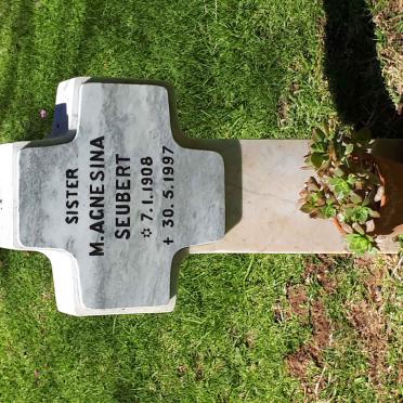 SEUBERT M. Agnesina 1908-1997