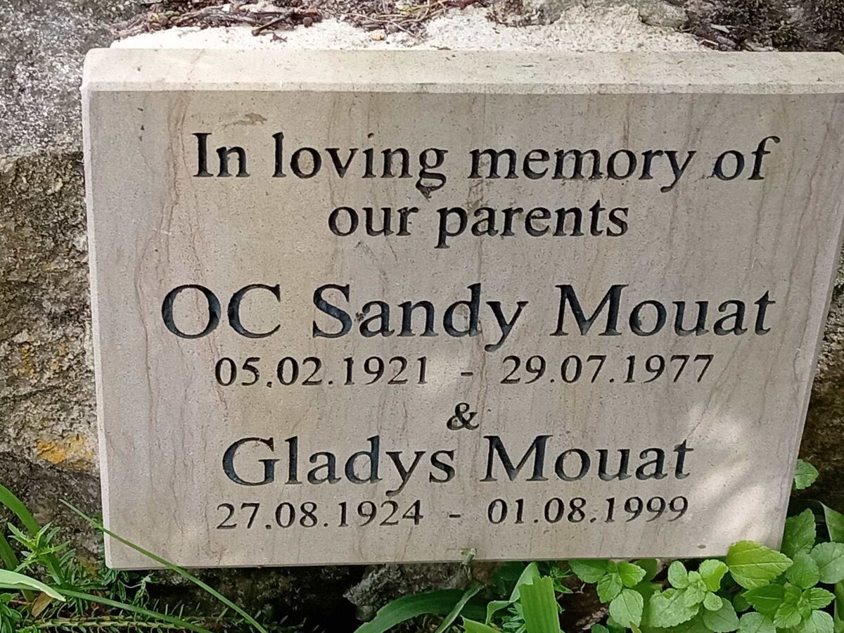 MOUAT O.C. Sandy 1921-1977 &amp; Gladys 1924-1999