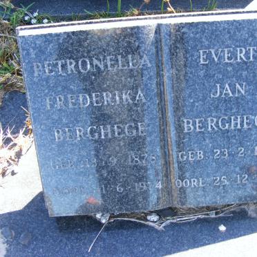 BERGHEGE Evert Jan 1885-1978 &amp; Petronella Frederika 1878-1974
