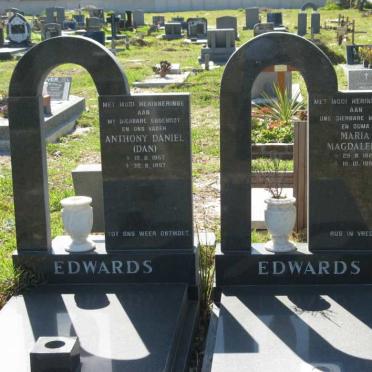 EDWARDS Maria Magdalena 1928-1997 :: EDWARDS Anthony Daniel 1957-1997