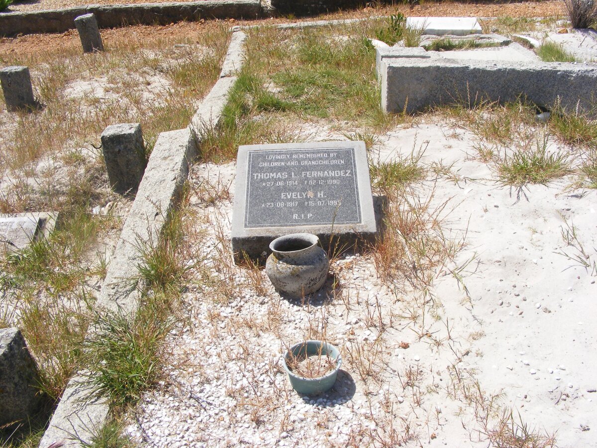 FERNANDEZ Thomas L. 1914-1990 &amp; Evelyn H. 1917-1995