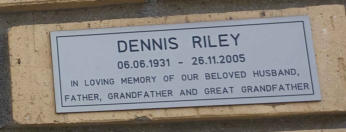 RILEY Dennis 1931-2005