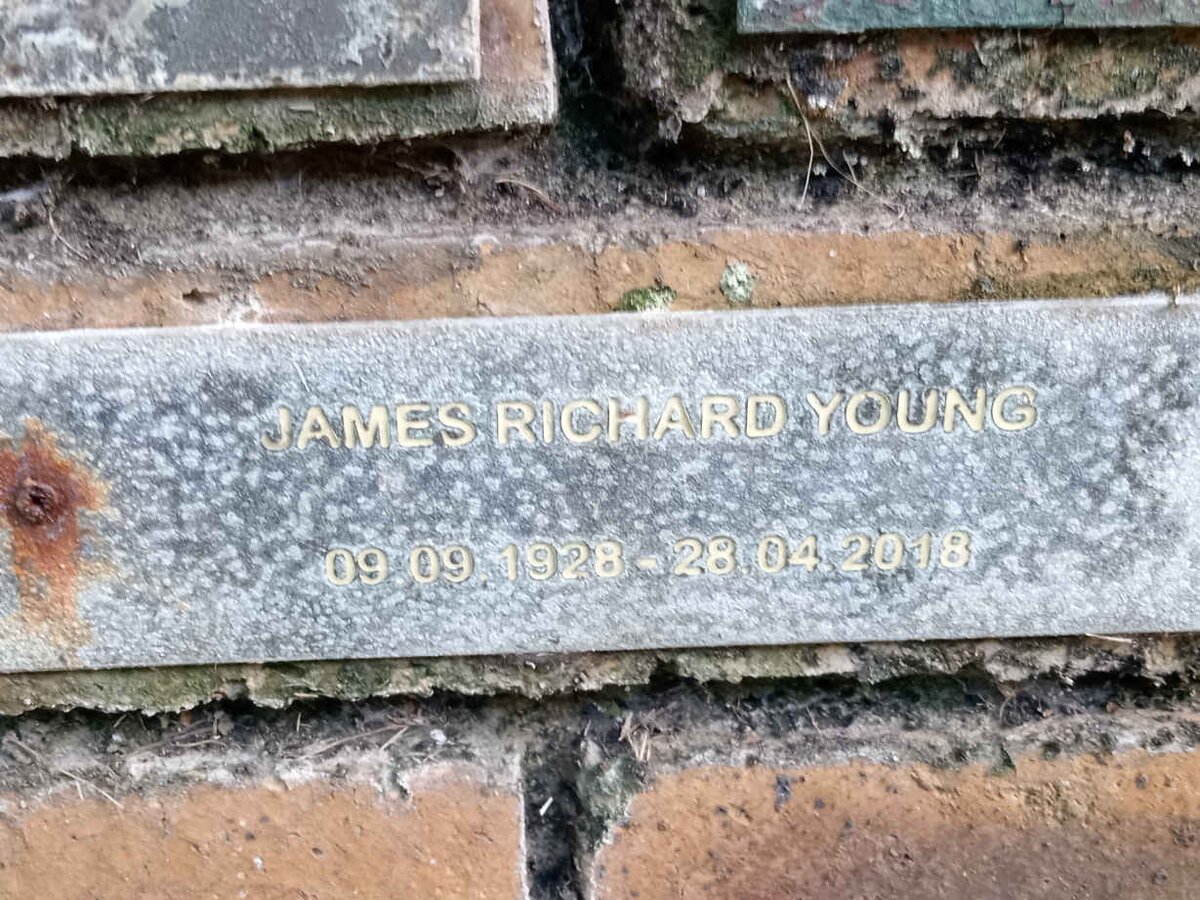 YOUNG James Richard 1928-2018