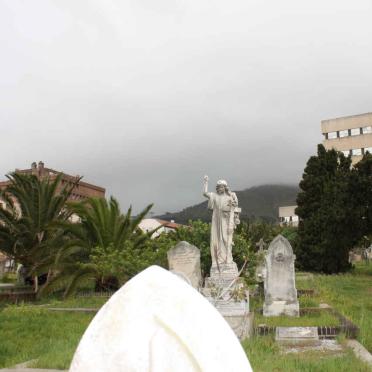 01. Devils Peak and Grootte Schuur hospital in the back ground