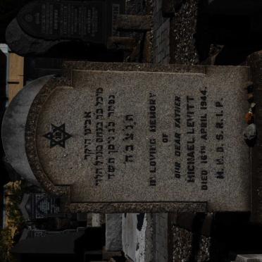 LEVITT Michael -1944