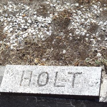 HOLT ?