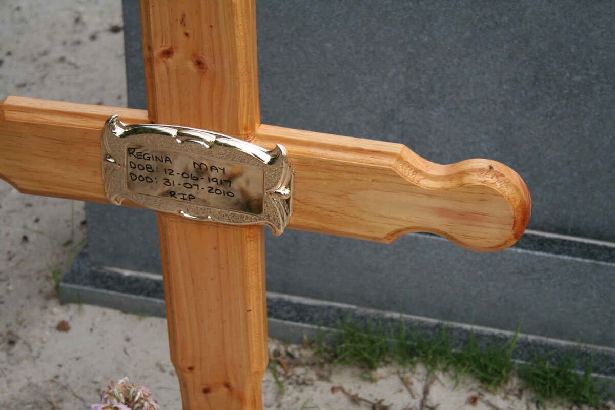 MAY Regina 1917-2010