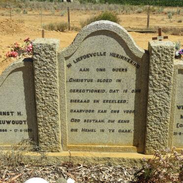 NIEUWOUDT Ernst H. 1886-1970 &amp; Willemina J.A. DU TOIT 1888-1961