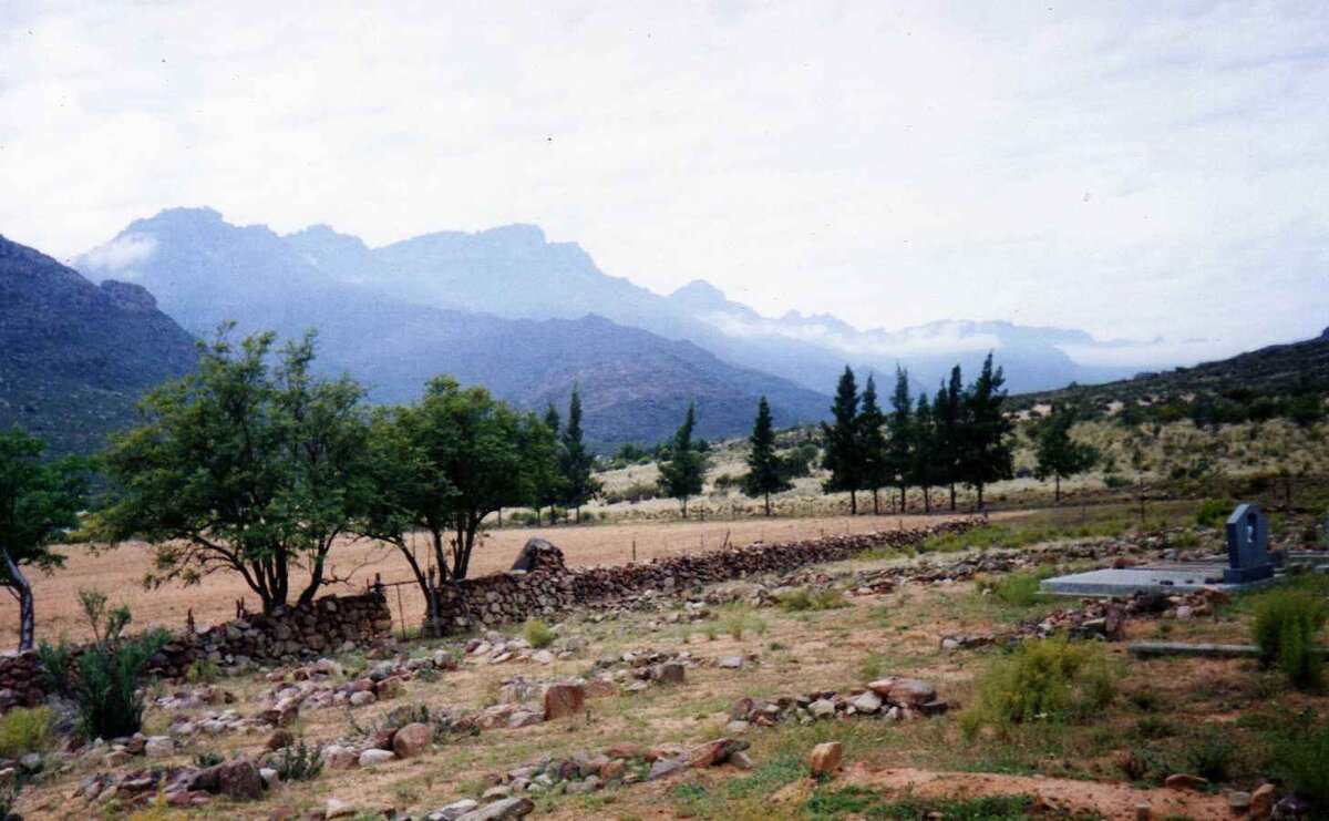 1. Entrance to the farm cemetery
