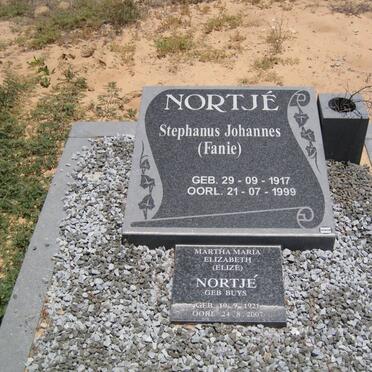 NORTJE Stephanus Johannes 1917-1999 &amp; Martha Maria Elizabeth BUYS 1921-2007