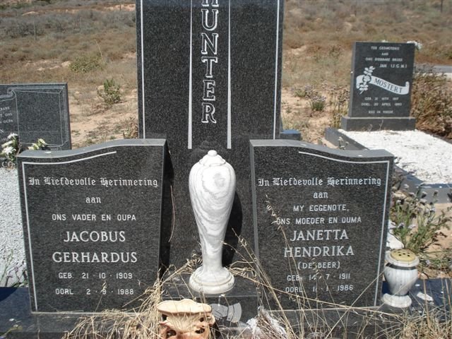 HUNTER Jacobus Gerhardus 1909-1988 &amp; Janetta Hendrika  DE BEER 1911-1986