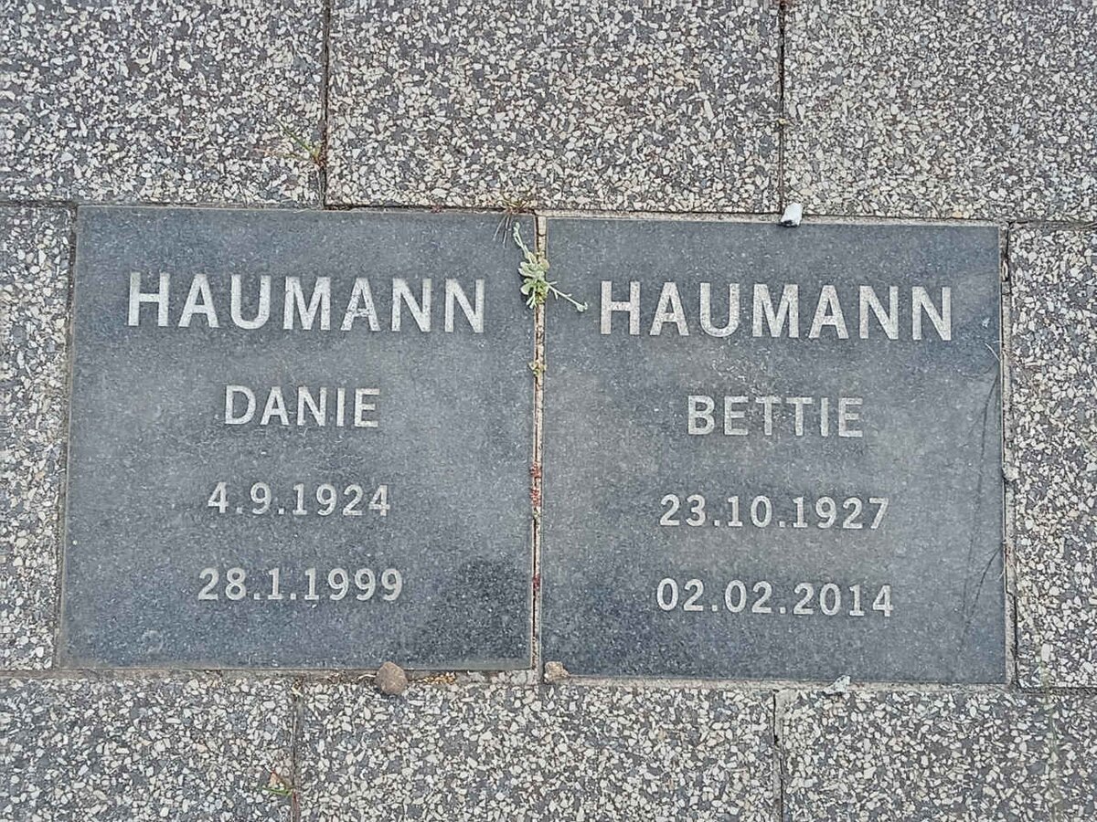 HAUMANN Danie 1924-1999 &amp; Bettie 1927-2014