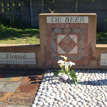 BEER Hennie, de 1923-1999 &amp; Corrie 1928-