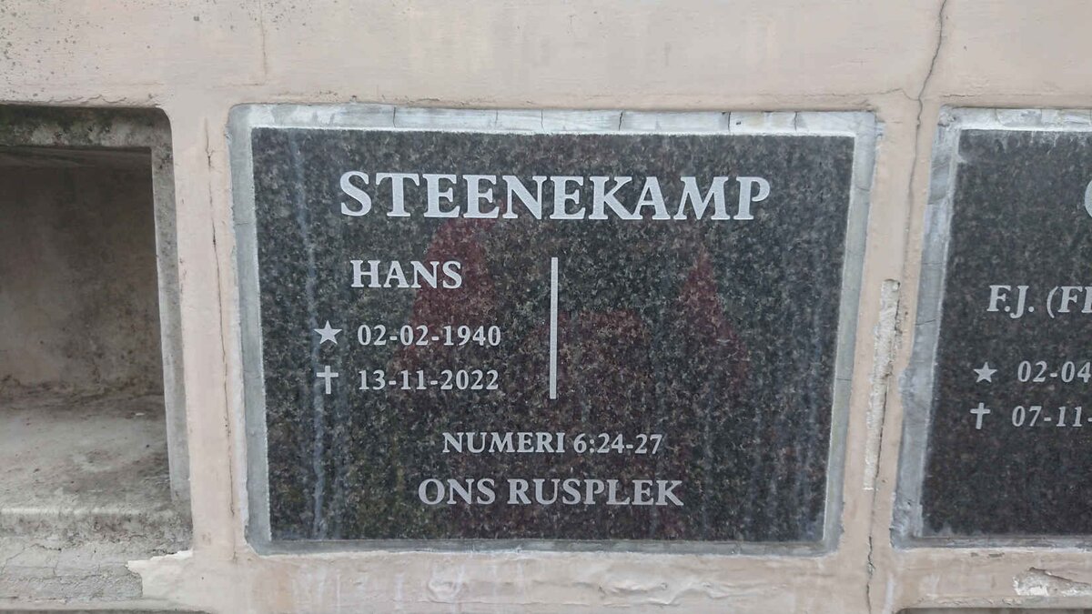 STEENEKAMP Hans 1940-2022