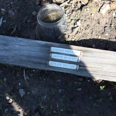 HENDRICKS Theresa 1971-2001