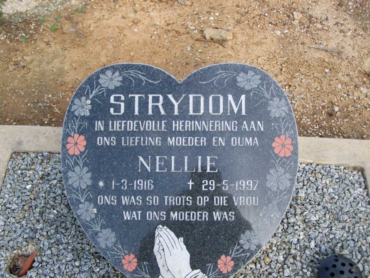 STRYDOM Nellie 1916-1997