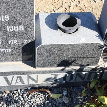 TONDER Michiel Jacobus, van 1918-1988 &amp; Maria Elizabeth VAN ZYL 1919-1972